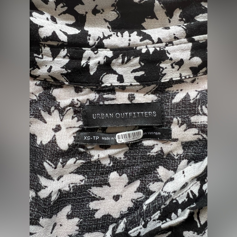 Urban Outfitters Floral dress - Picture 3 of 7